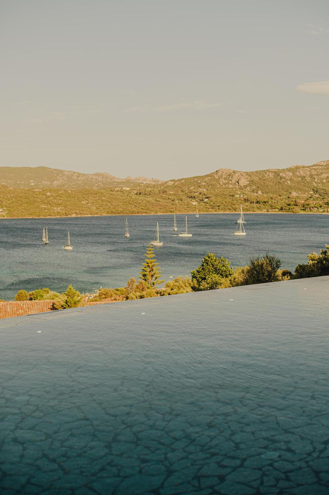Aethos Sardinia Hotel กันนิโจเน ภายนอก รูปภาพ
